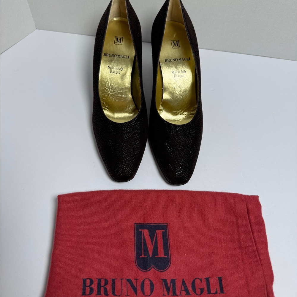 Bruno Magli Vintage Women's Kitten Black Heels size 6.5 Made in Italy Shoe 0055